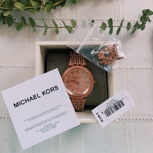✨ Michael Kors Rose Gold Watch ✨